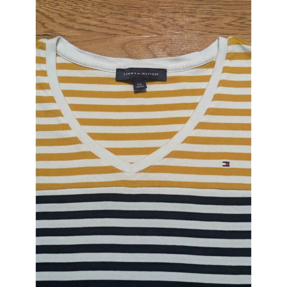 Tommy Hilfiger Women's Short Sleeve V-neck Blouse, Large
